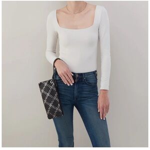 Vida Wristlet Black Metallic Woven